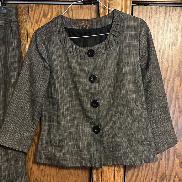 EUC JESSICA WOMENS SZ 12 2 pce suit in neutral bl/white/charcoal - Picture 2 of 14